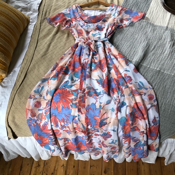 Floral maxi dress with slit - Picture 4 of 9